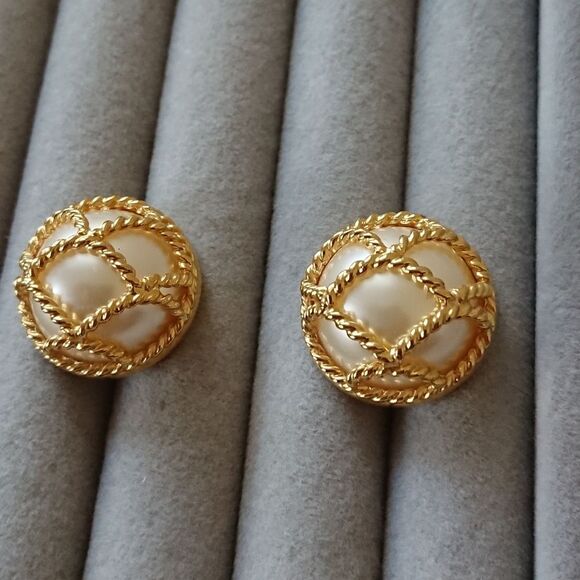 Joan Rivers Goldtone Caged pearl pierced earrings - Picture 1 of 9